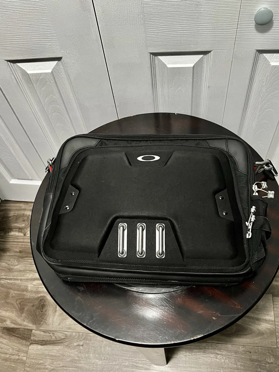 Oakley メッセンジャーバッグ ブラック Oakley Messenger Bag for sale | eBay