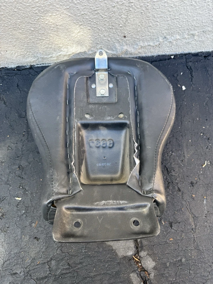 Harley-Davidson Passenger Seat with Backrest & Luggage Rack – Genuine HD - Image 2 of 4