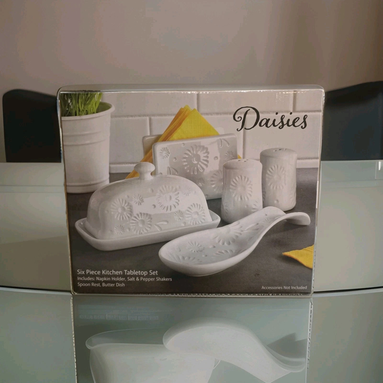 Contemporary Daisies Kitchen Tabletop Set-Five Pieces