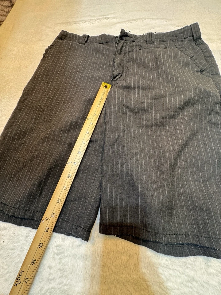 Pantalones Cortos BKE Para Hombre Híbridos Calce Atlético Frente Plano Negros Rayas 34 Preppy Usados en Excelente Condición Foto 3 de 4