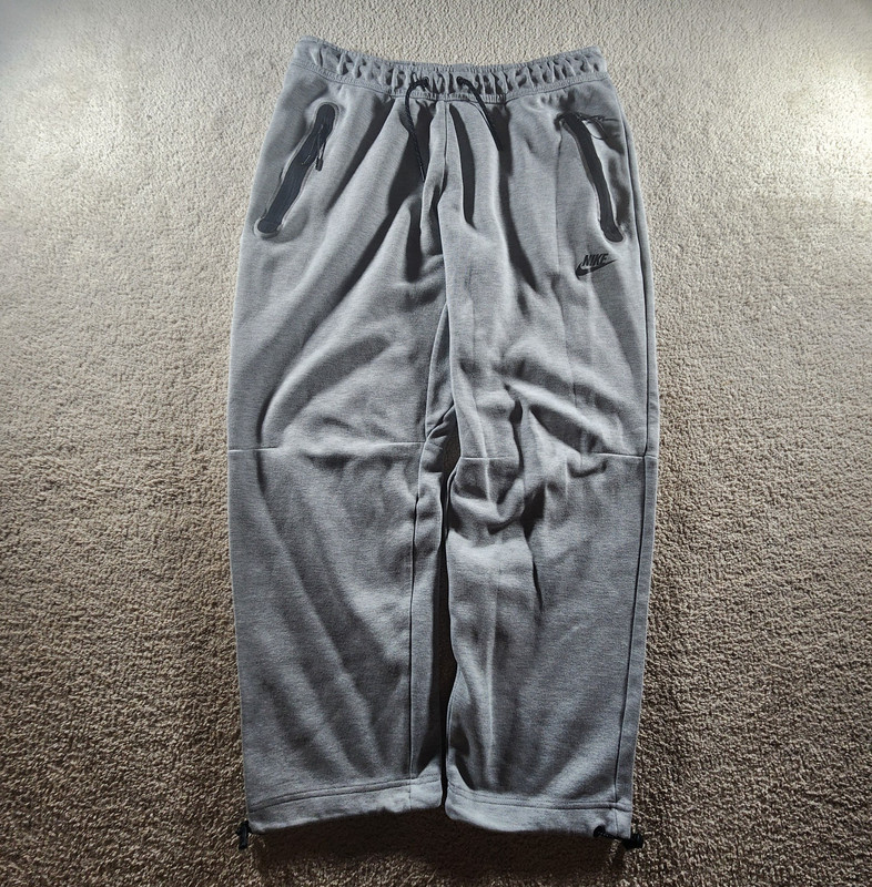 Nike Men’s Gray Fleece Sweatpants Size L Drawstring Zip Pockets