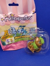 Neopets Phatmojo Minifigure - Green Xweetok - New Opened - With Code