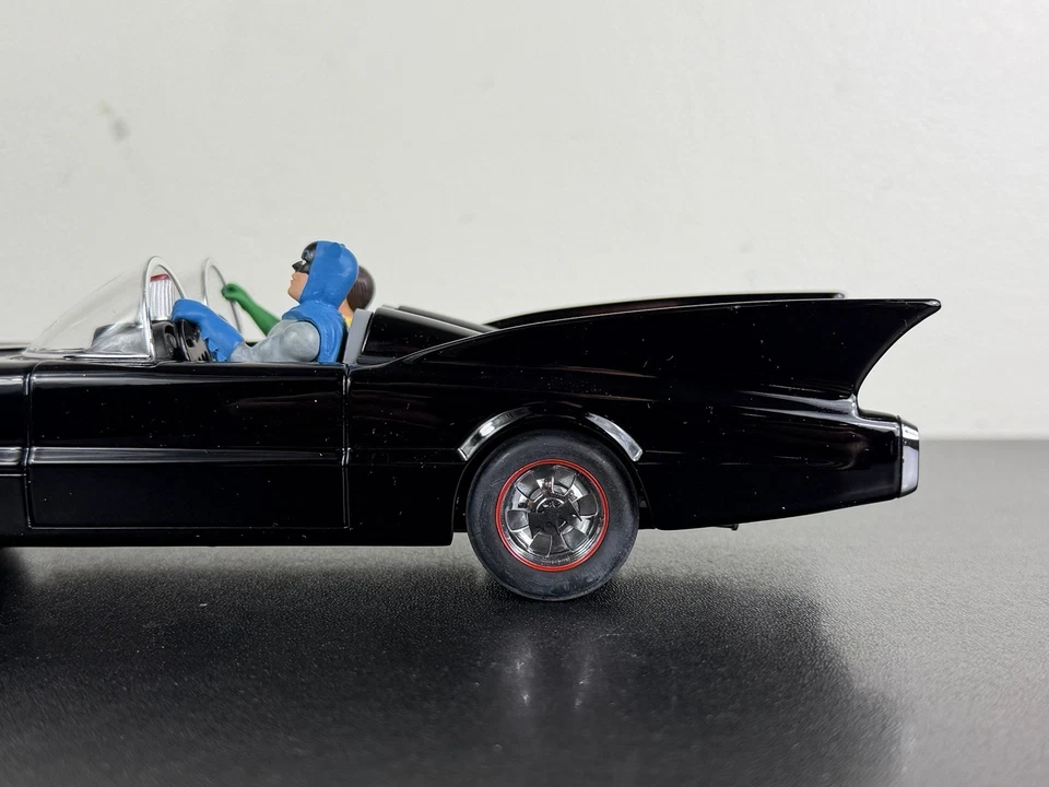 Danbury Mint - 1960s Comic Book Batmobile - Warner Brothers - MINT condition - Image 4 of 4