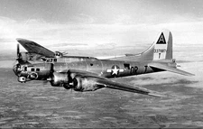 Boeing B-17G 323d Bomb Squadron Ole Battle Axe Mahogany Wood Model Small 1/100