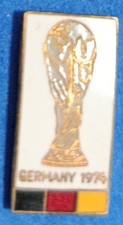 1974 OFFICIAL PIN FOR WORLD CUP IN GERMANY VINTAGE AND RARE