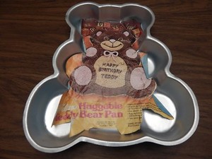 Vintage Wilton 1982 Huggable Bear Cake Pan, 502-3754 with Insert, Retired