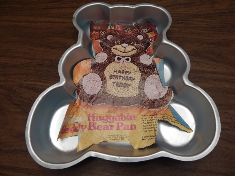 Vintage Wilton 1982 Huggable Bear Cake Pan, 502-3754 with Insert, Retired