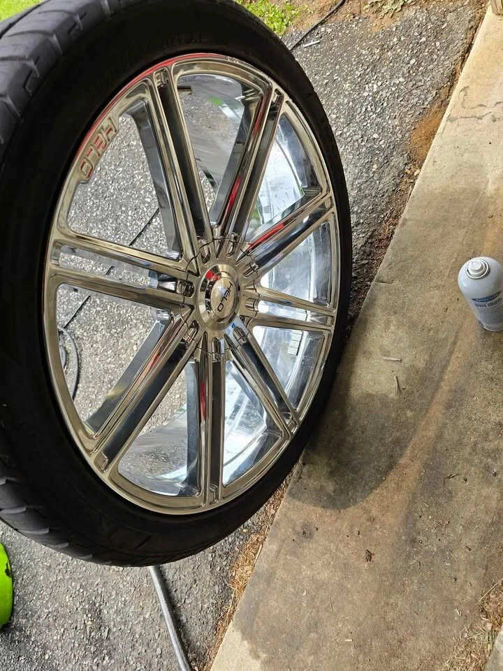 Llantas y neumáticos cromados HELO 24X10 PULGADAS 6X139 Foto 4 de 4