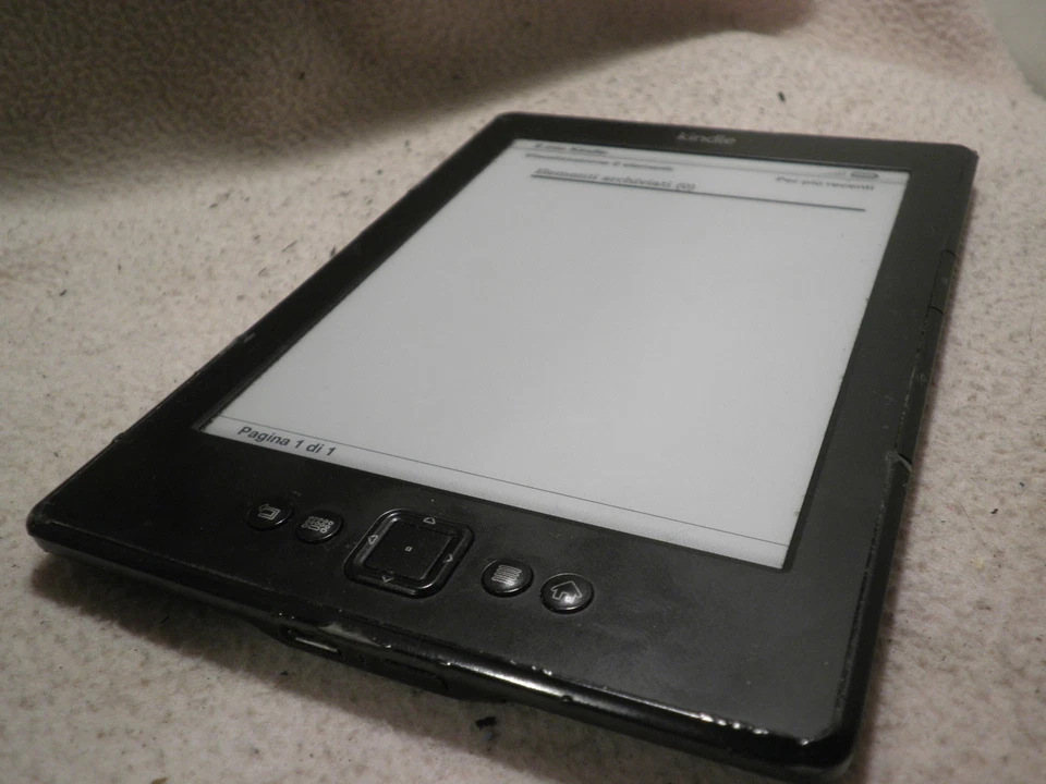 EBOOK KINDLE 5° GEN. NERO 2GB BUONE CONDIZIONI GENERALI - Immagine 2 di 4