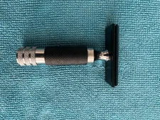 Colonial General razor