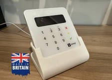 SumUp Air card reader stand with charging cable slot