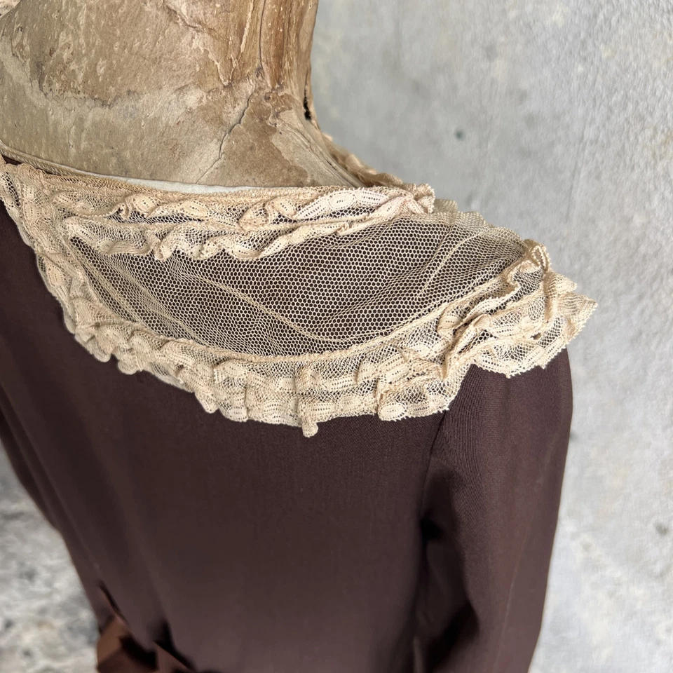 Antique 1920s Brown Wool & Cotton Dress Cream Net Lace Large Ribbon Bow Vintage - Image 4 of 4