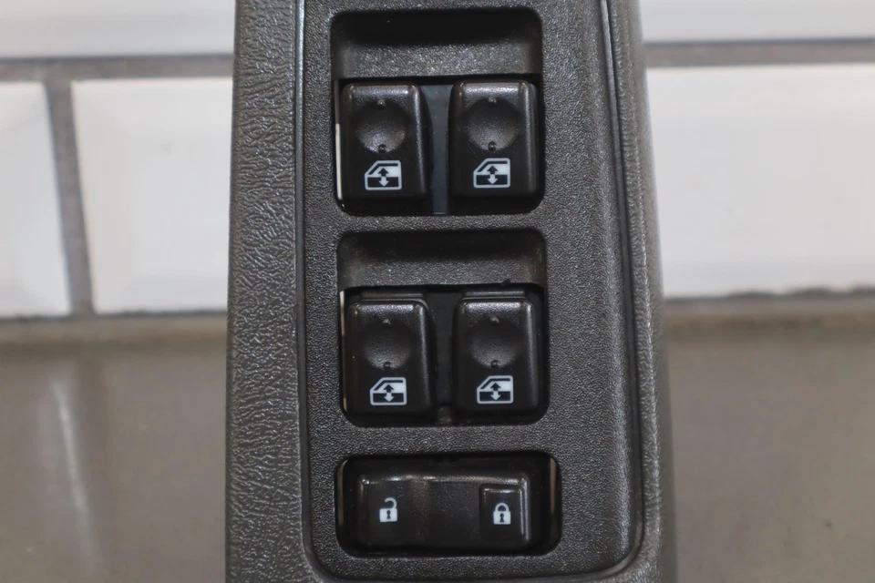 03-06 Interruptor de ventana maestra izquierda izquierda conductor Chevy Tahoe (carbón oscuro 922) Foto 4 de 4