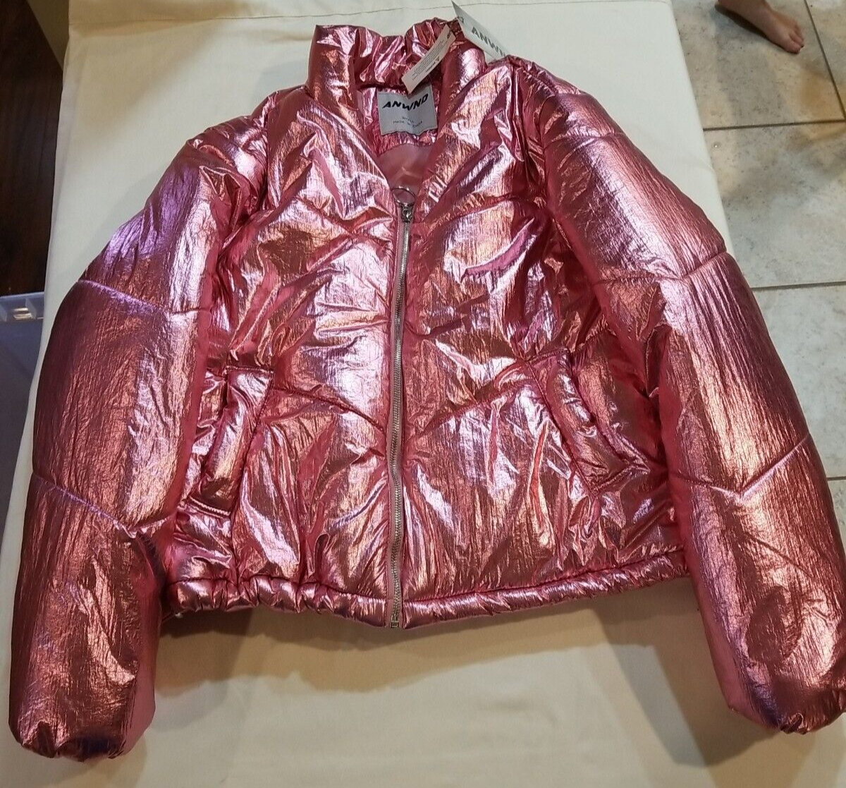 NEW WITH TAGS ANWND SHINY PINK SMALL WOMENS PUFFER JACKET NEW WITH TAGS ANWND SHINY PINK SMALL WOMENS PUFFER JACKET