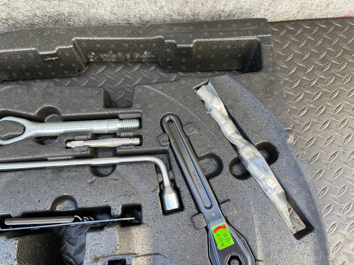 Emergency Lift Change Jack Tool Kit Holder Mercedes X166 / W166