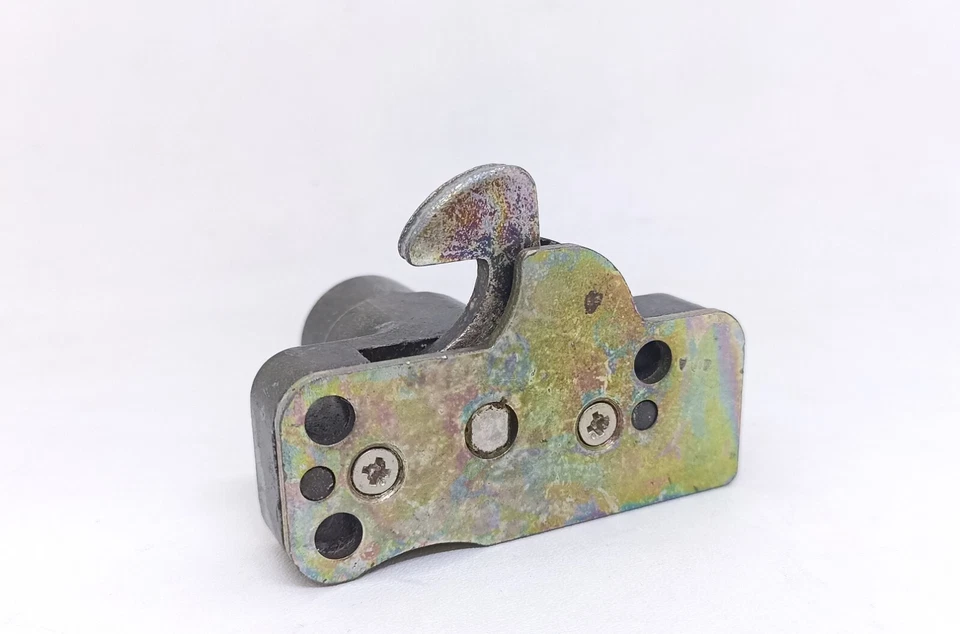 NOS Seat Lock Helmet Suzuki GT185 GT380 GT750 GT550 Japan - Image 4 of 4