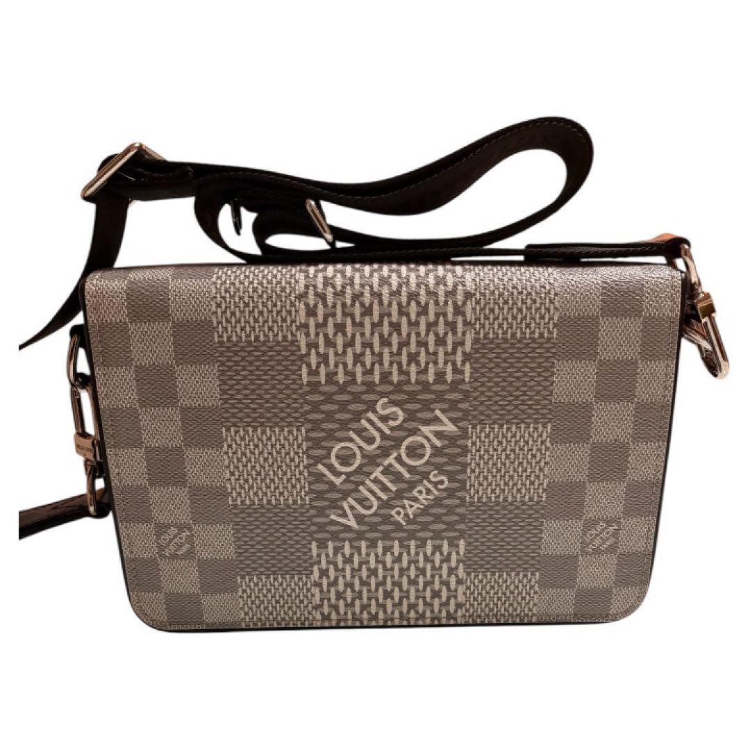Louis Vuitton 3D studio Messenger  Bag 881859
