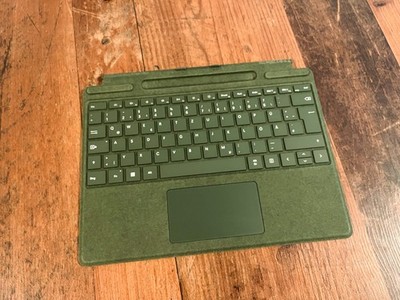 Microsoft Surface Pro Signature Keyboard Forest mit Slim Pen 2 Tastatur Stift