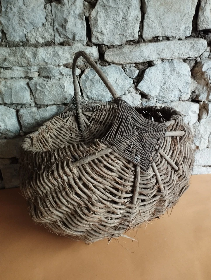 Antigua canasta de madera primitiva grande Skep. Foto 2 de 4