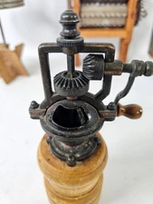 VINTAGE OLD FASHIONED HAND CRANK COPPER & WOOD PEPPER MILL SPICE GRINDER