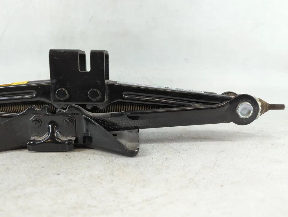 2013 Hyundai Tucson Spare Scissor Car Jack HAUSG - Image 3 of 4