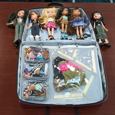 BRATZ Dolls Lot of 6 in Carrying Case, Accessories Clothing Shoes, Great Shape!