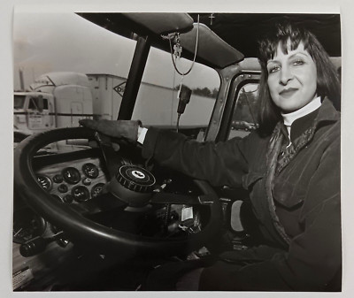 1996 Boston MA Female Semi Truck Driver 18 Wheeler Jeri Fox Cab VTG Press Photo