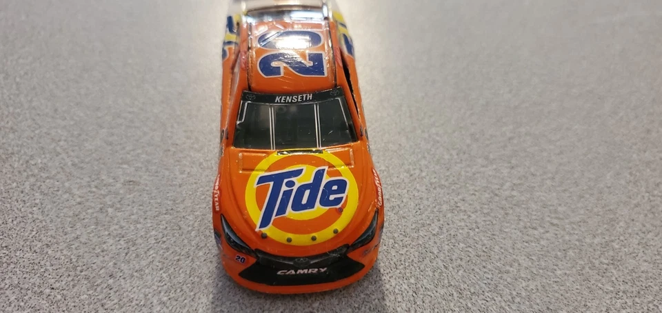 Toyota Camry 2016 Lionel Matt Kenseth Tide 1/64 NASCAR Foto 2 de 4