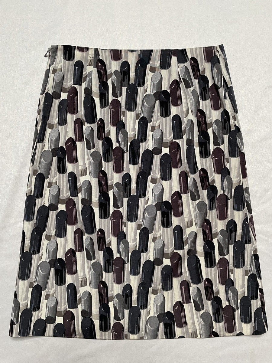 【PRADA】 SKIRT WITH APPLIQUES スカート P140YRSOOO152E SKIRT WITH APPLIQUÉS – Suit Negozi Row