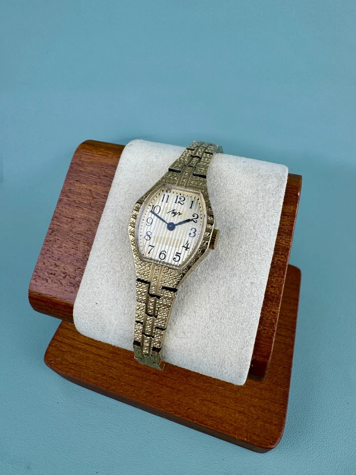 Luch Soviet Mechanical Women  Wristwatches Classic Vintage  Watch - Image 2 of 4