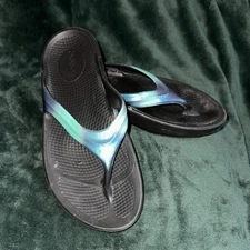 OOFOS Iridescent Blue Recovery Flip Flops Women’s Size 9