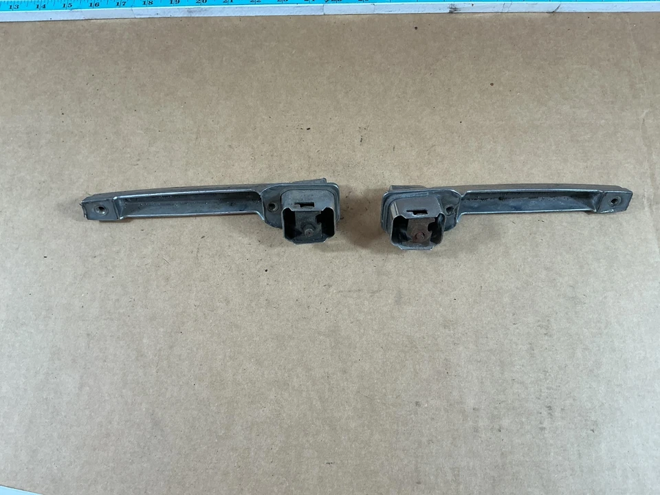 1971-1995 Chevrolet G10 G20 G30 Van Exterior Door Handle 335741 Set of 2 - Image 4 of 4