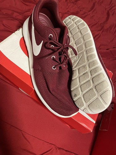 nike roshe run size 12