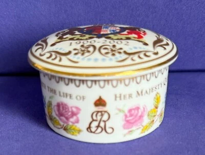 LIFE OF THE QUEEN MOTHER 1900 - 2002 PILL BOX - Image 1 of 4