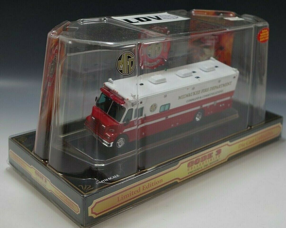 CODE 3 MILWAUKEE FIRE COMMAND & COMMUNICATION DEPARTMENT LE CODE 3 MILWAUKEE FIRE COMMAND & COMMUNICATION DEPARTMENT LE