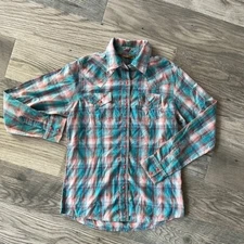Wrangler Button front Plaid Shirt in Red and Blue women’s small