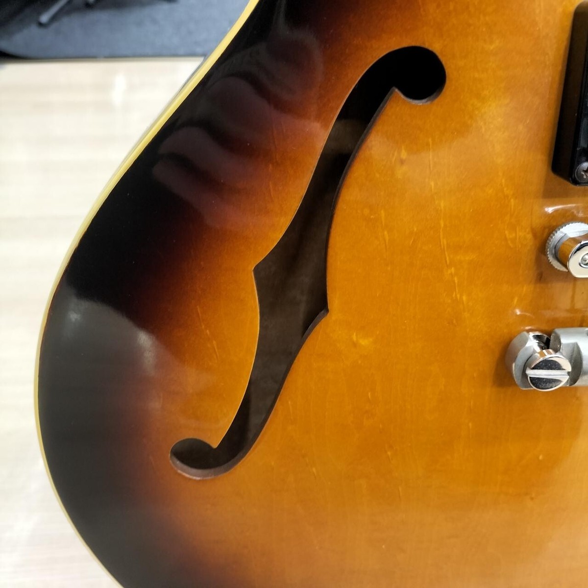 Navigator SA (ES‐335 Type) Sunburst Made in Japan 70s-80s Navigator SA (ES‐335 Type) Sunburst Made in Japan 70s-80s