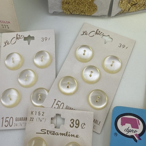 HUGE Vintage LOT Carded Buttons And Other Sewing Notions - Picture 9 of 18