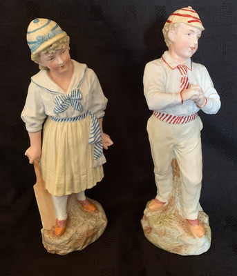 Antikes kontinentales Biskuitpaar Cricketing Kinder um 1880