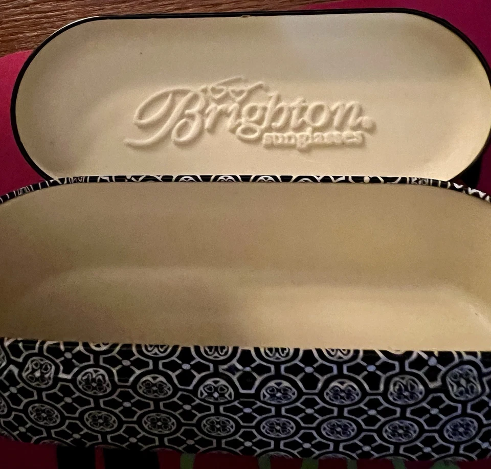 Estuche para gafas de sol geométricas monocromáticas Brighton Foto 3 de 4