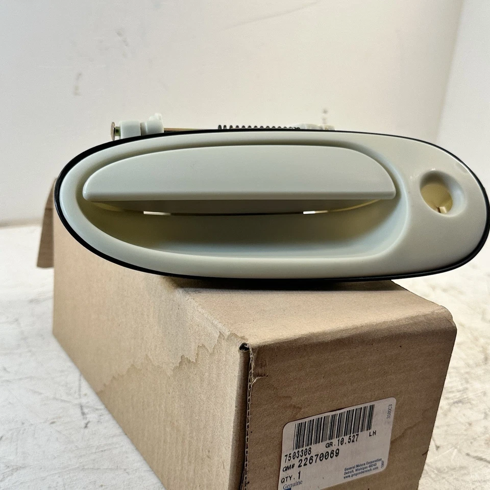 Manija de puerta exterior delantera del lado del conductor OEM GM 22670069 se adapta a Olds ALERO Foto 4 de 4