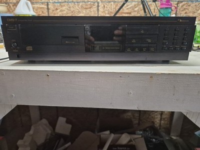 Vintage 1985 NAKAMICHI OMS-7 single disc CD PLAYER.