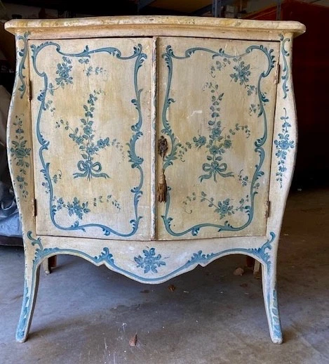 Precioso gabinete bomba antiguo europeo auténtico pintado a mano Foto 2 de 4