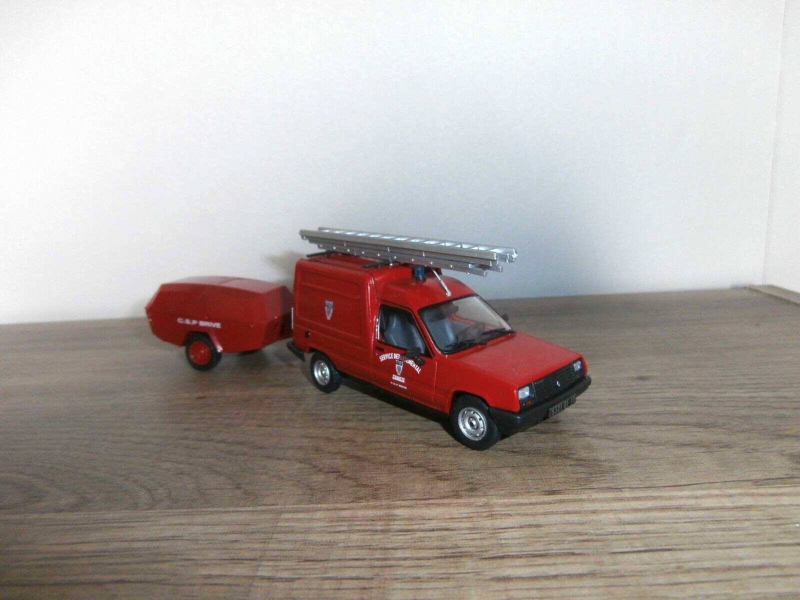 Renault Express avec motopompe 1/43e pour créer un diorama de pompiers de Corrèze