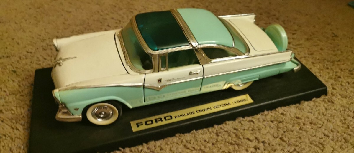 Road Legends 1955 Ford Fairlane Crown Victoria 1/18 Diecast Car +