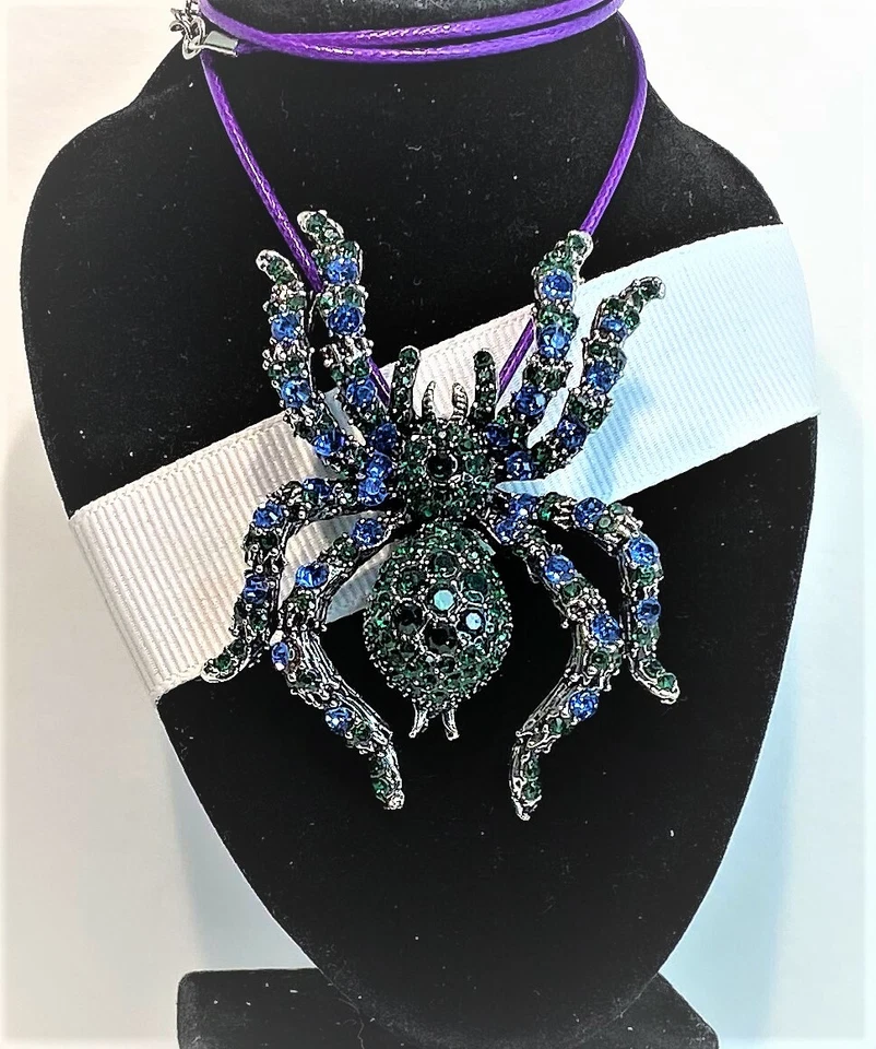 BETSEY JOHNSON ELABORATE BLUE GREEN CRYSTAL SILVER SPIDER PIN PENDANT FREE CORD - Image 3 of 4