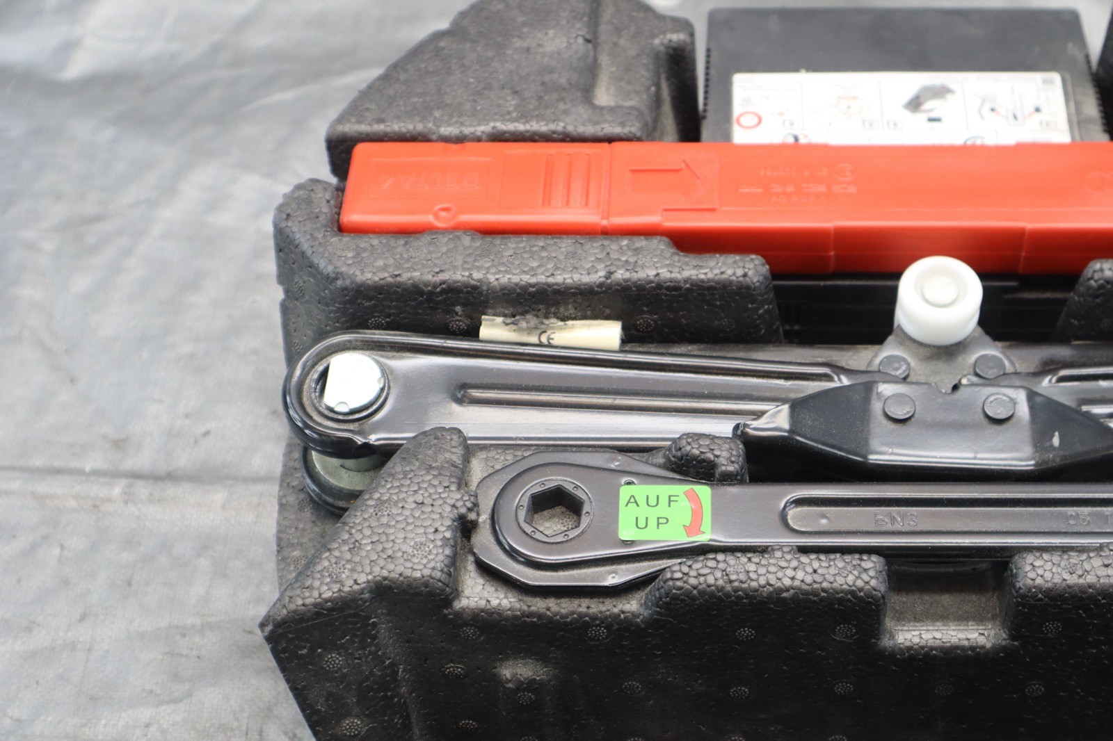 2019 LAMBORGHINI URUS 4.0L V8 OEM EMERGENCY SPARE TIRE JACK TOOL KIT