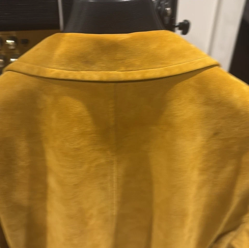 Chaqueta de gamuza John Varvatos color mostaza talla grande para hombre Foto 3 de 4
