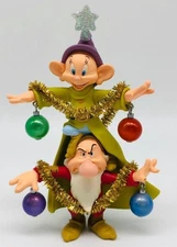 2012 A Very Merry Christmas Tree Hallmark Ornament Snow White and Seven Dwarfs