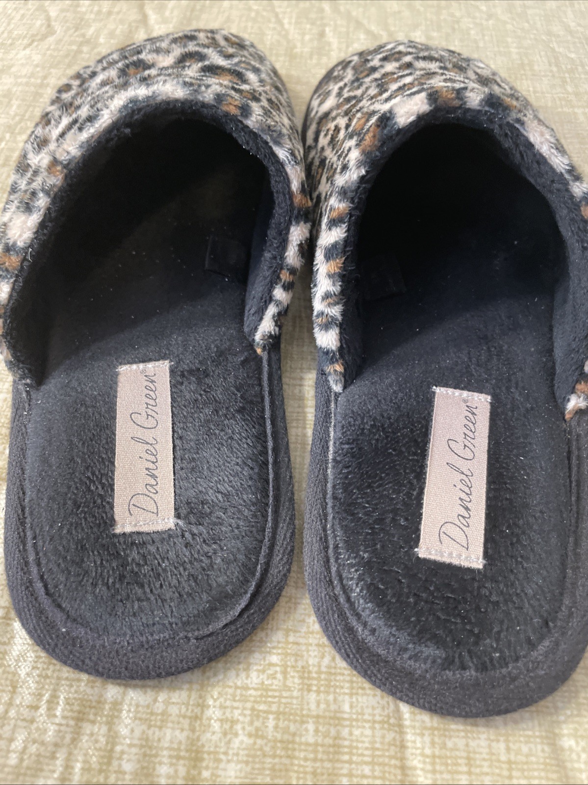 House Shoes Size 9.5 N Multicolor